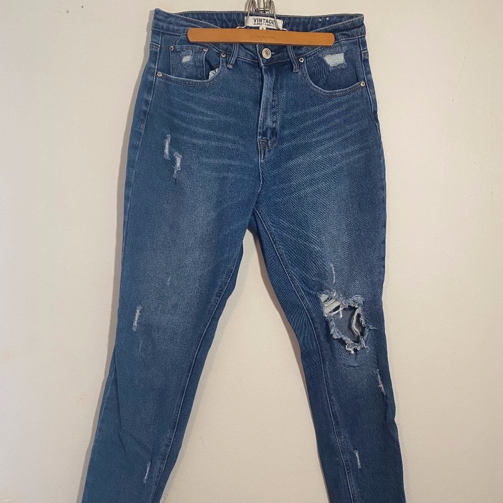 Almost Famous Vintage distressed skinny jeans sz 3 (fit like a 5)